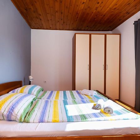 Apartments Anica F Lopar Bagian luar foto