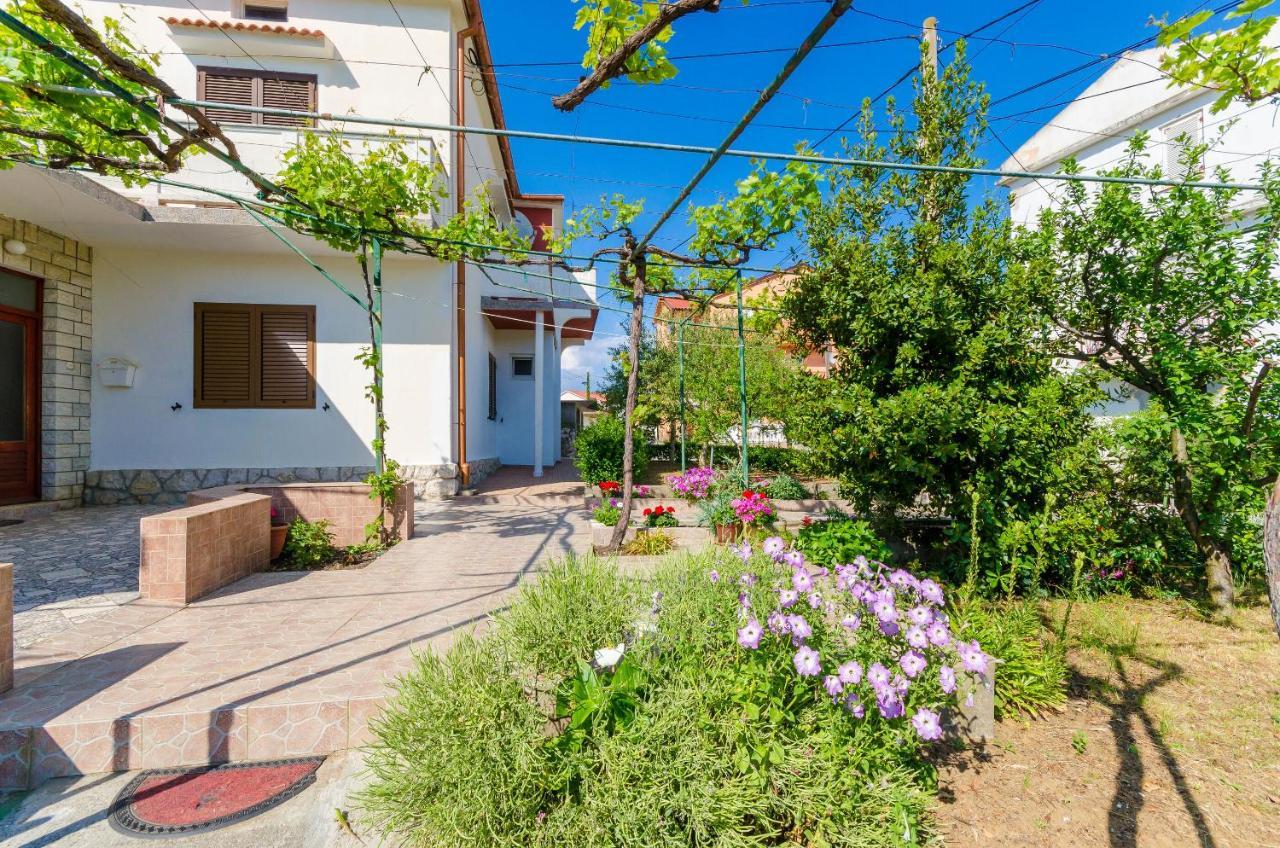 Apartments Anica F Lopar Bagian luar foto