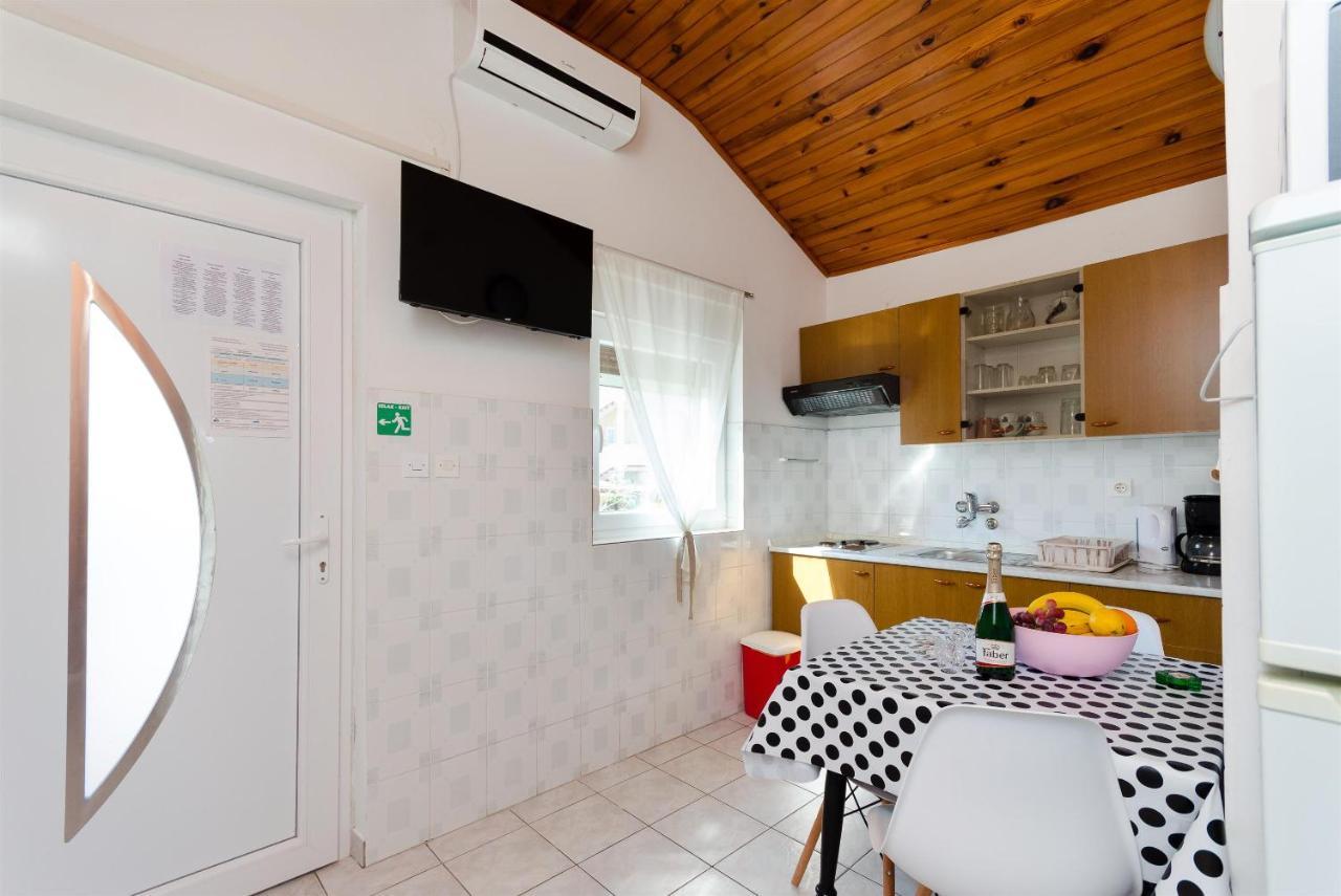 Apartments Anica F Lopar Bagian luar foto