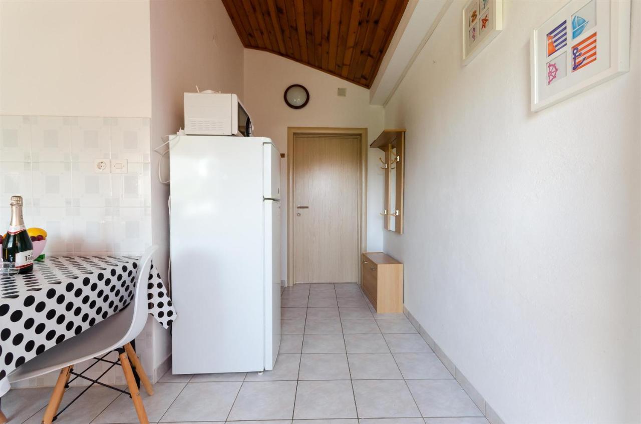 Apartments Anica F Lopar Bagian luar foto
