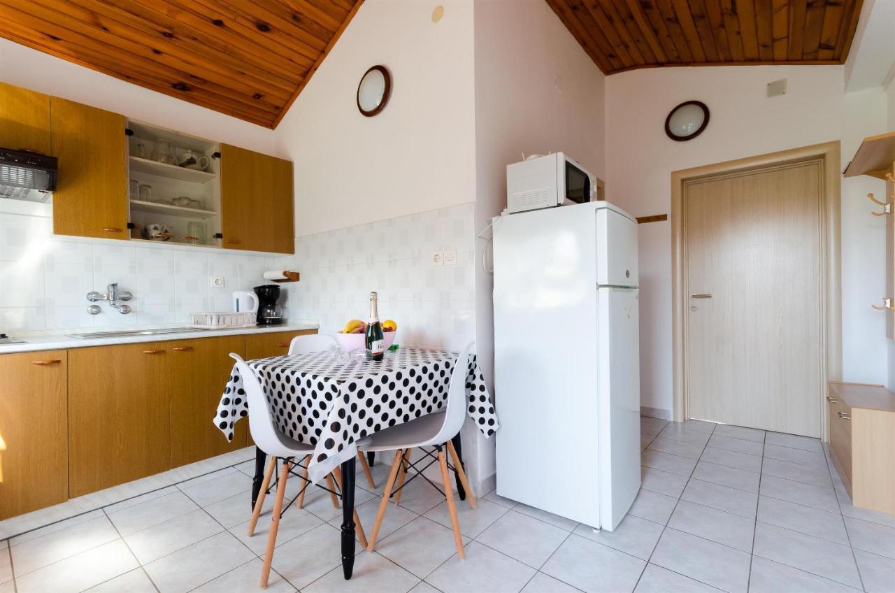 Apartments Anica F Lopar Bagian luar foto