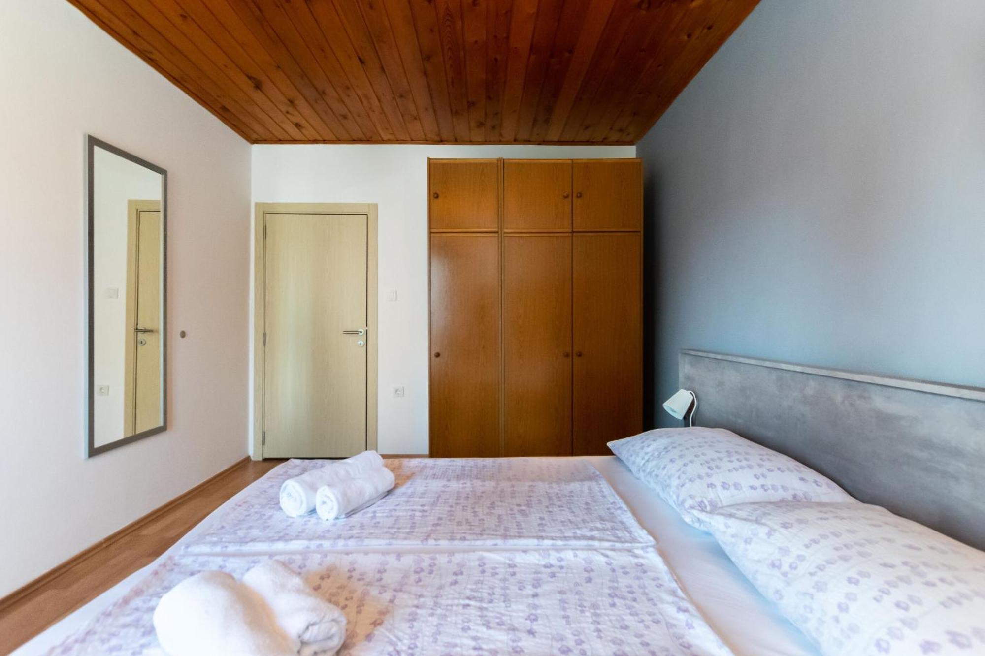Apartments Anica F Lopar Bagian luar foto