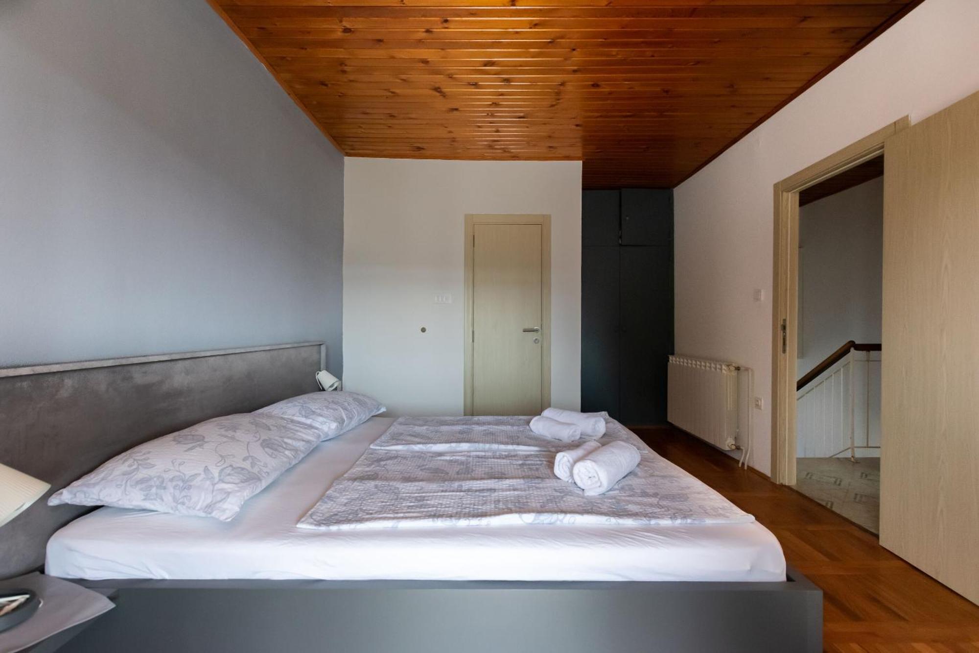 Apartments Anica F Lopar Bagian luar foto